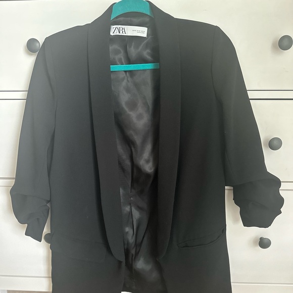 Zara Jackets & Blazers - Black blazer